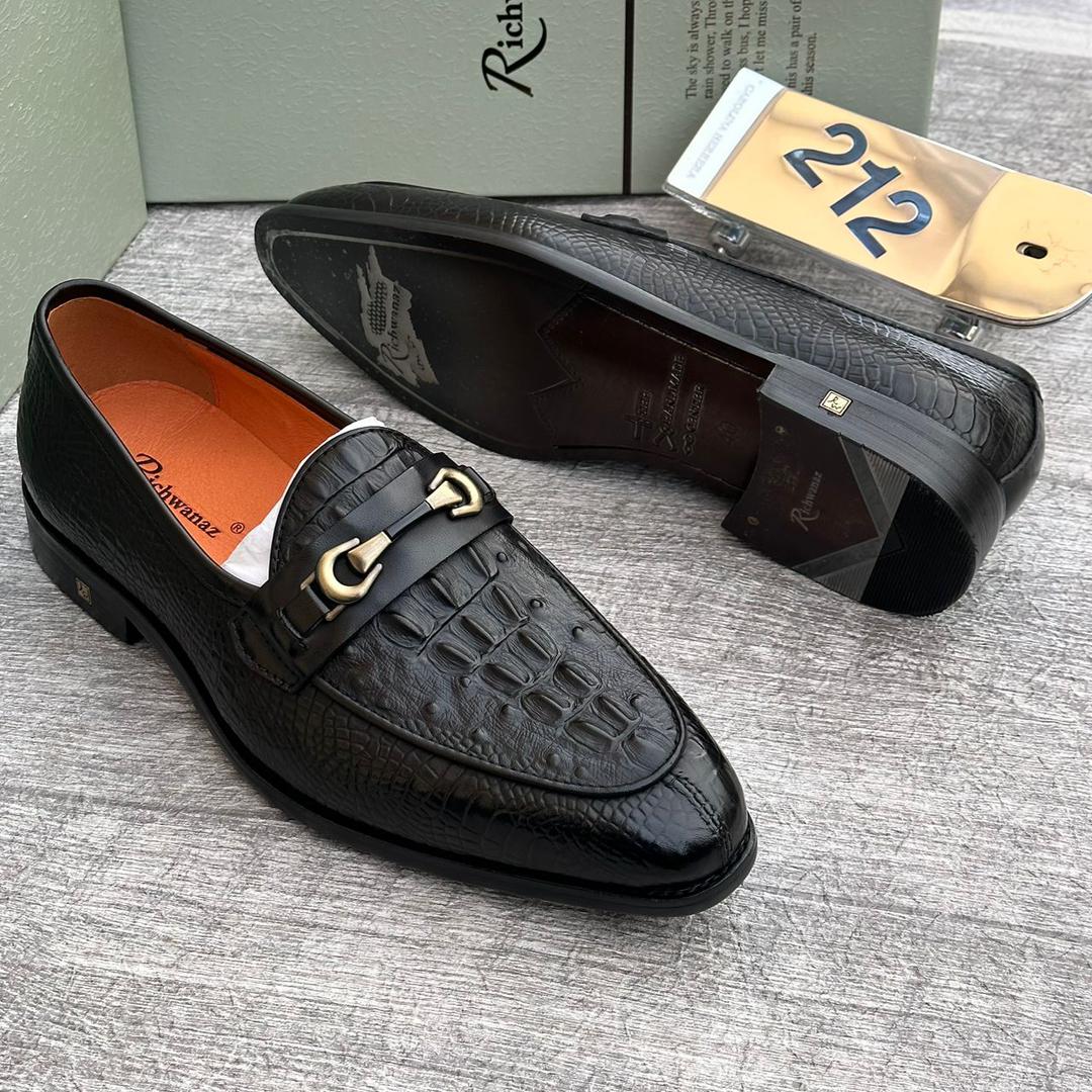 Richwanaz Black Crocodile-Textured Loafers with Metal Bit Richwanaz Black Crocodile-Textured Loafers with Metal Bit