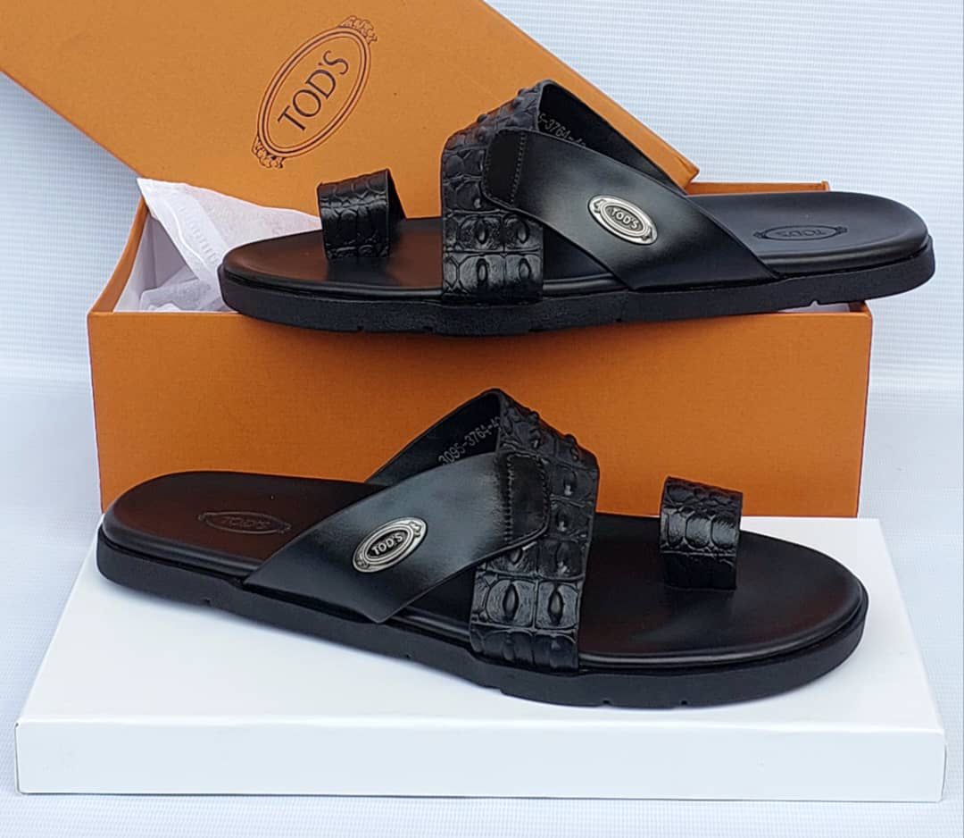 Tod’s Black Crocodile Leather Toe-Loop Sandals Tod’s Black Crocodile Leather Toe-Loop Sandals